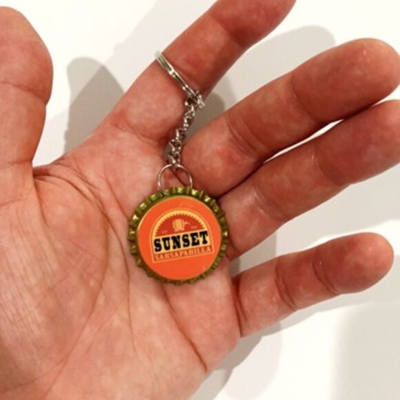 Fallout New Vegas Sunset Sarsaparilla Cap Keychain - 3.5inch Keychain - Picture 6 of 8